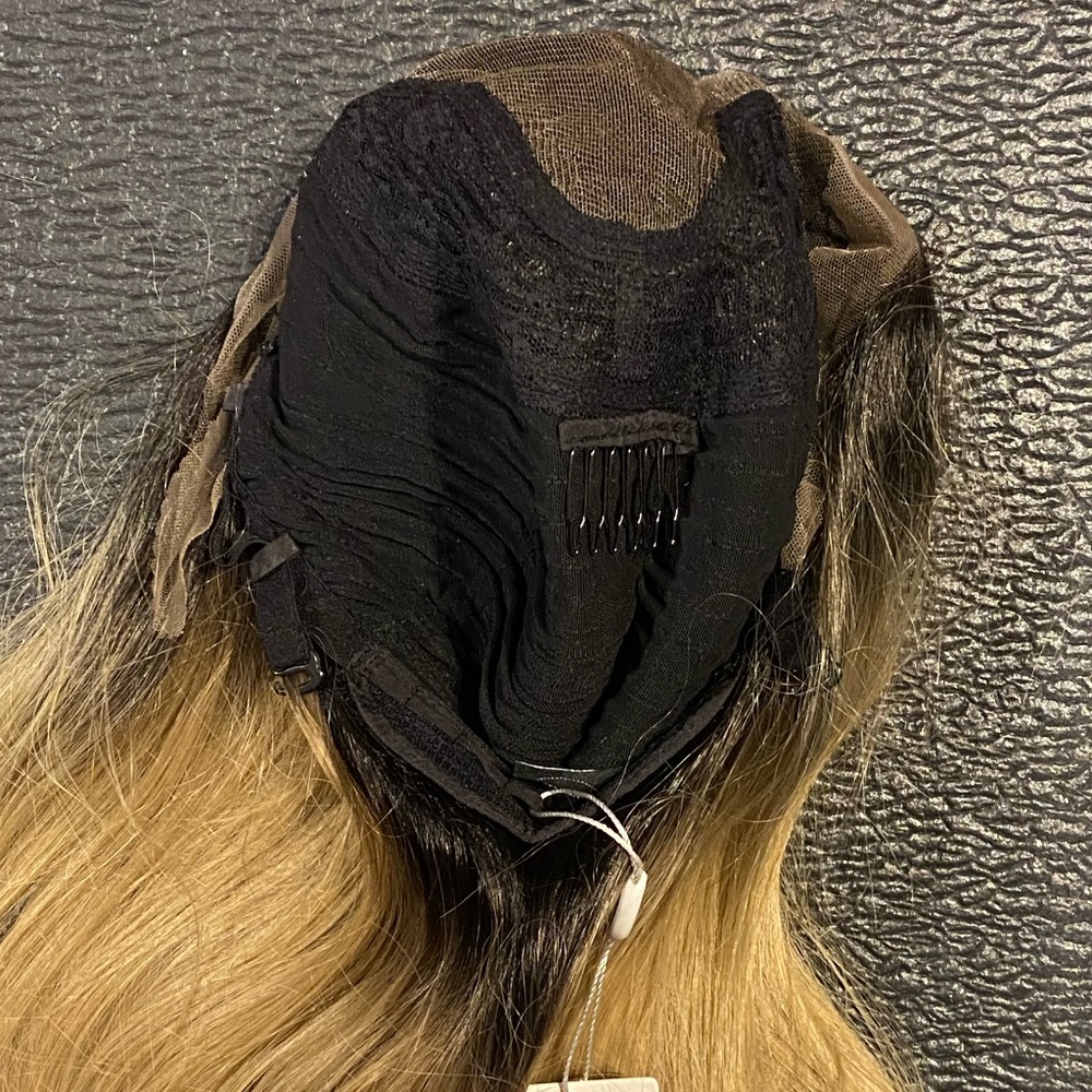 Bellami Straight Synthetic Wig 34" 385g Honey Blonde
INCLUDES DETANGLER BRUSH - Picture 4 of 6